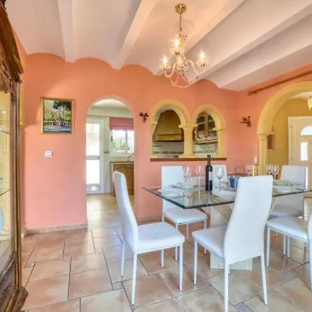 Villa Sleeps 8 Pool Casas de Torrat