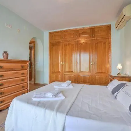 ヴィラ Sleeps 8 Pool *